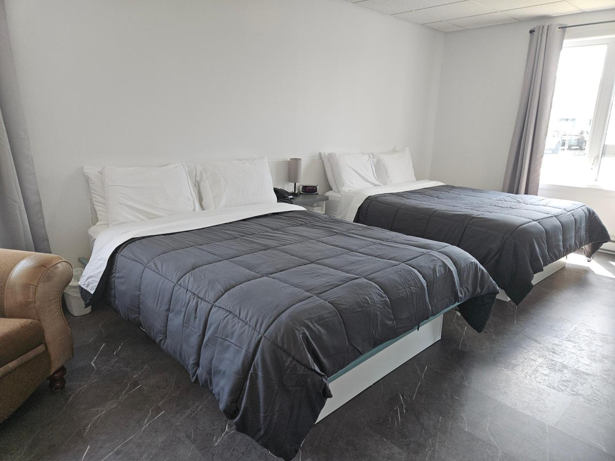 Hotel Auberge St-Felicien Saint Felicien Ngoại thất bức ảnh