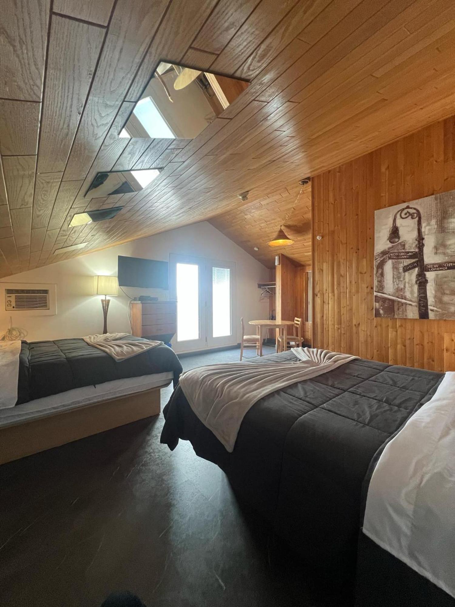 Hotel Auberge St-Felicien Saint Felicien Ngoại thất bức ảnh